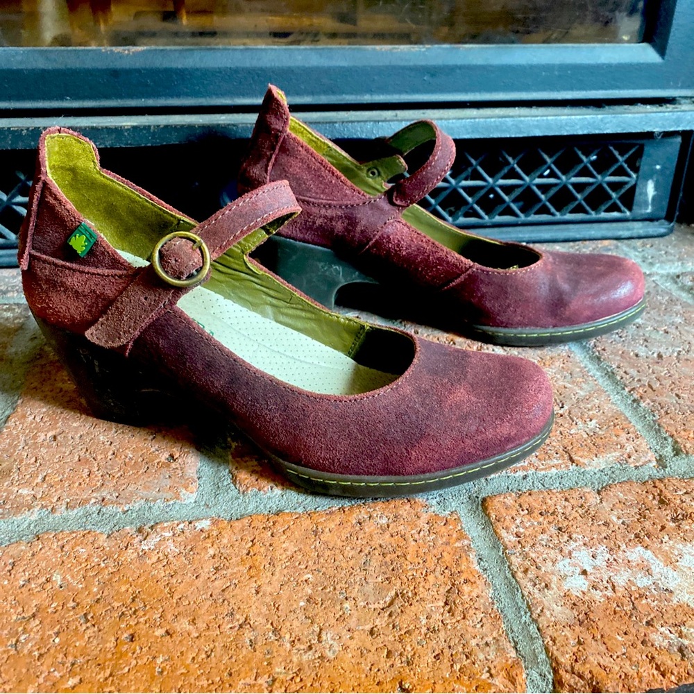 EL NATURALISTA Burgundy Suede Heel Mary Jane SZ 8.5 EU 39